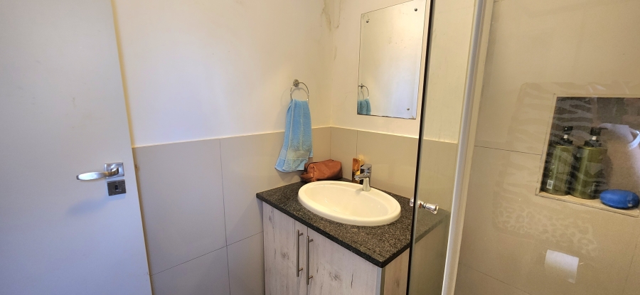 1 Bedroom Property for Sale in Gateway Manor North West